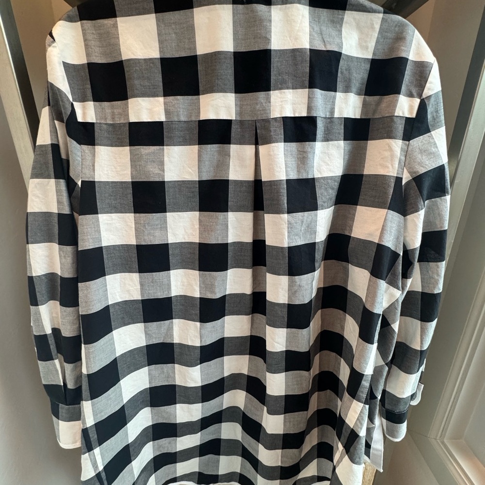 Black & White Buffalo Check Button-Front Blouse - Picture 6 of 9